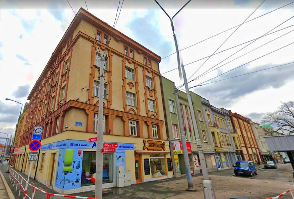 Ferienwohnung Knk Vibrant Central Spacious Hideaway Hradec Králové Exterior foto