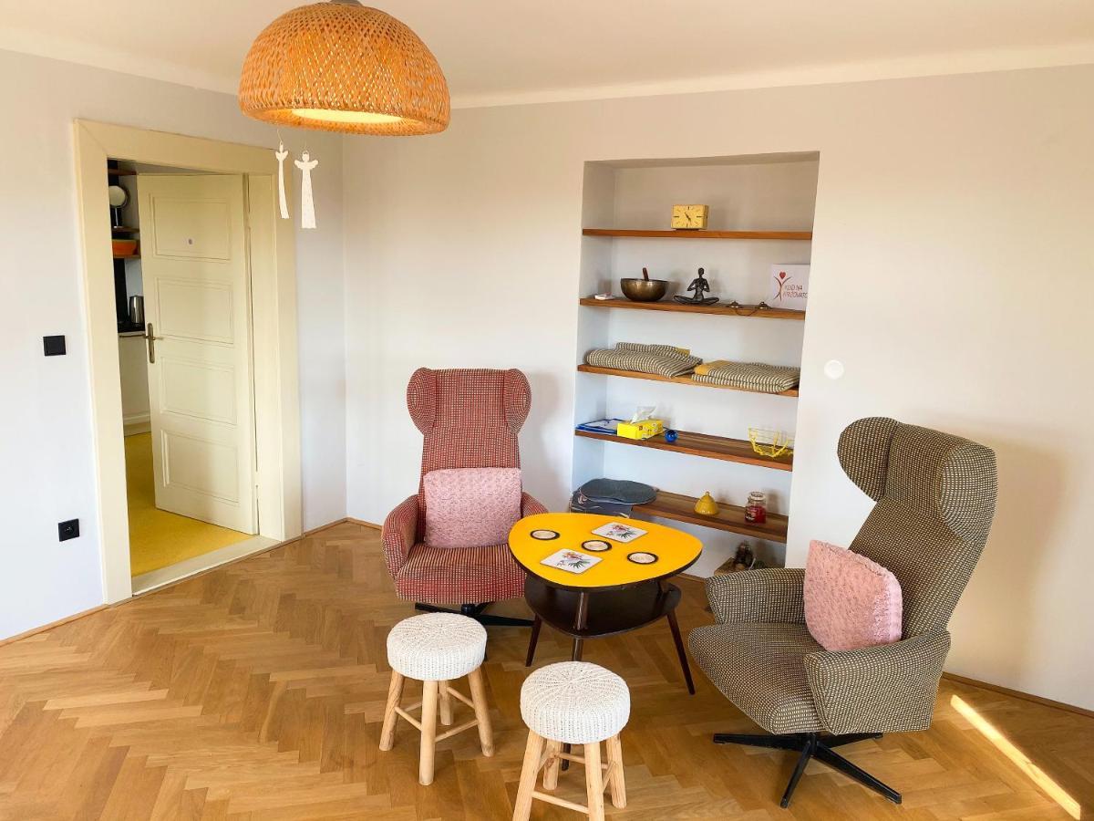 Ferienwohnung Knk Vibrant Central Spacious Hideaway Hradec Králové Exterior foto
