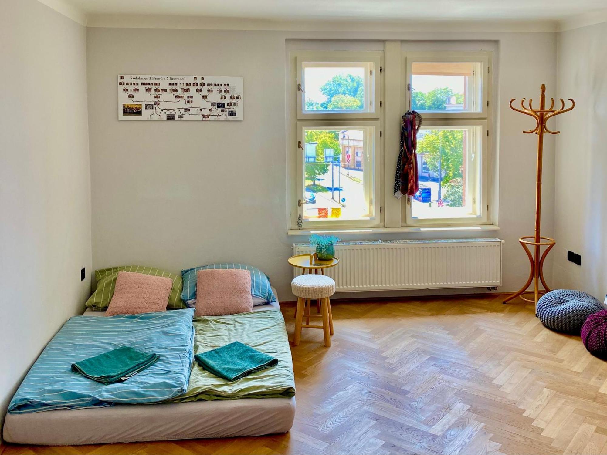 Ferienwohnung Knk Vibrant Central Spacious Hideaway Hradec Králové Exterior foto